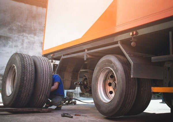 Llantera para camiones cerca de mi ubicación