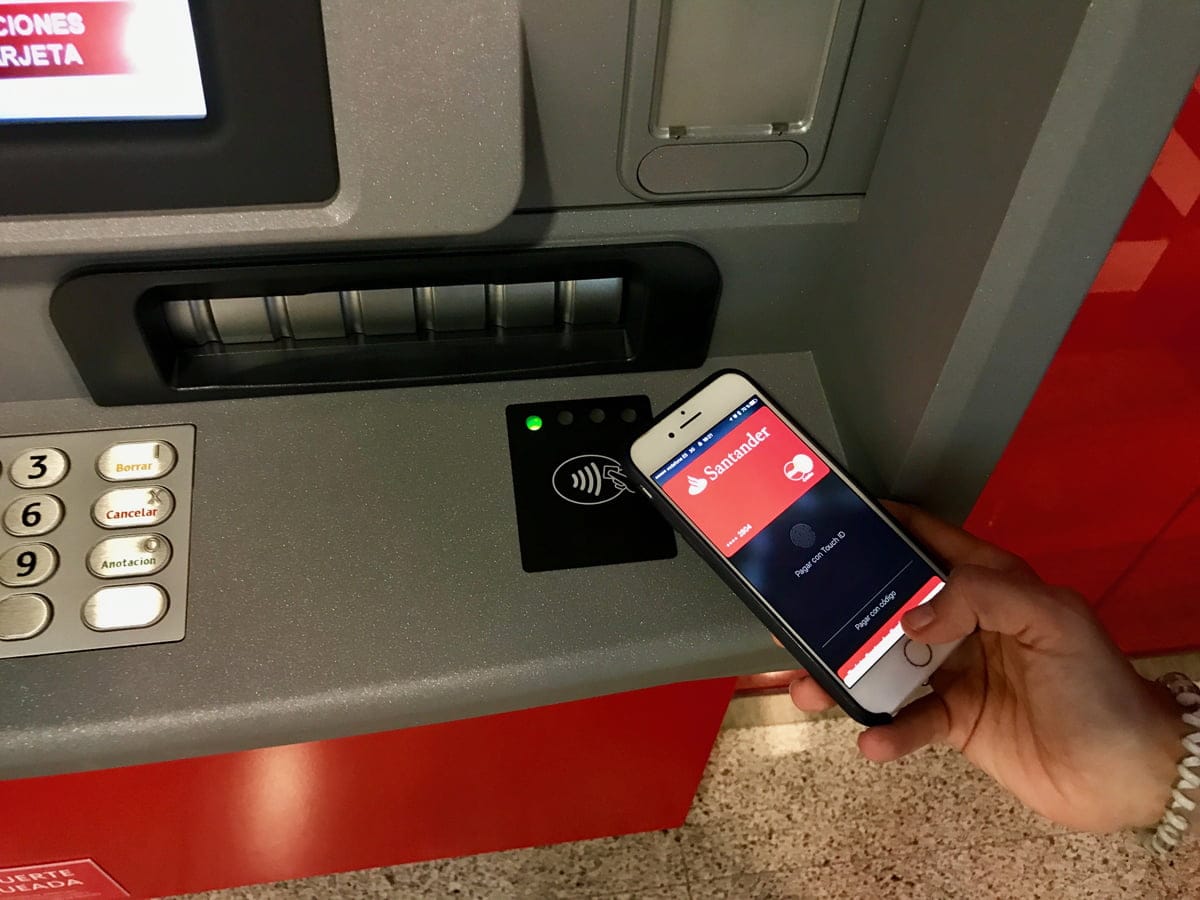 Aprende cómo sacar dinero en efectivo de un cajero contactless usando tu móvil