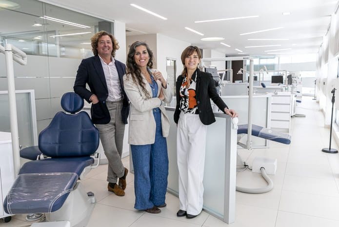 Cómo buscar dentistas que hablen español cerca de mi ubicación en Google Maps