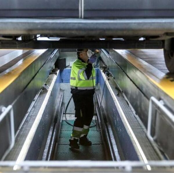 Cómo se realiza una inspección básica de luces y frenos