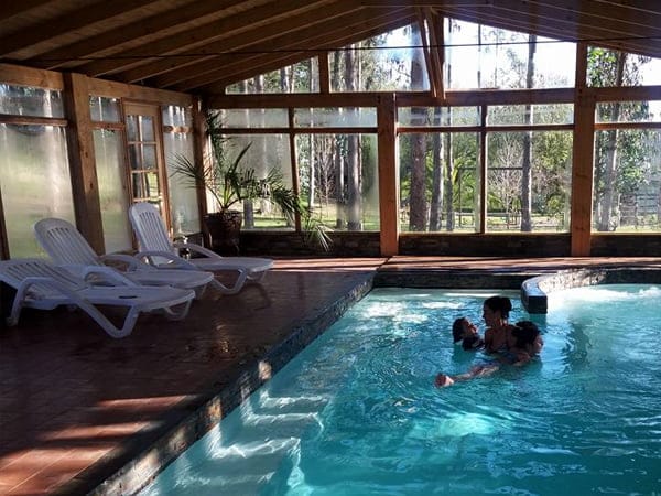 Conoce los requisitos y normativas generales para usar una piscina temperada