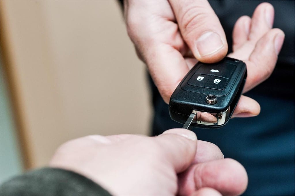 Qué no hacer al contratar a un cerrajero de autos