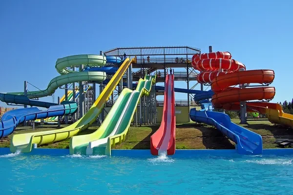 Tipos de toboganes en piscinas Tipos de toboganes en piscinas