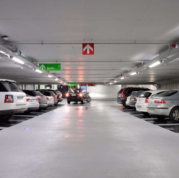 Aparcamiento público vs. Aparcamiento privado