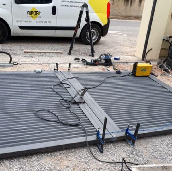 Importancia de reparar las puertas de garaje a tiempo Importancia de reparar las puertas de garaje a tiempo