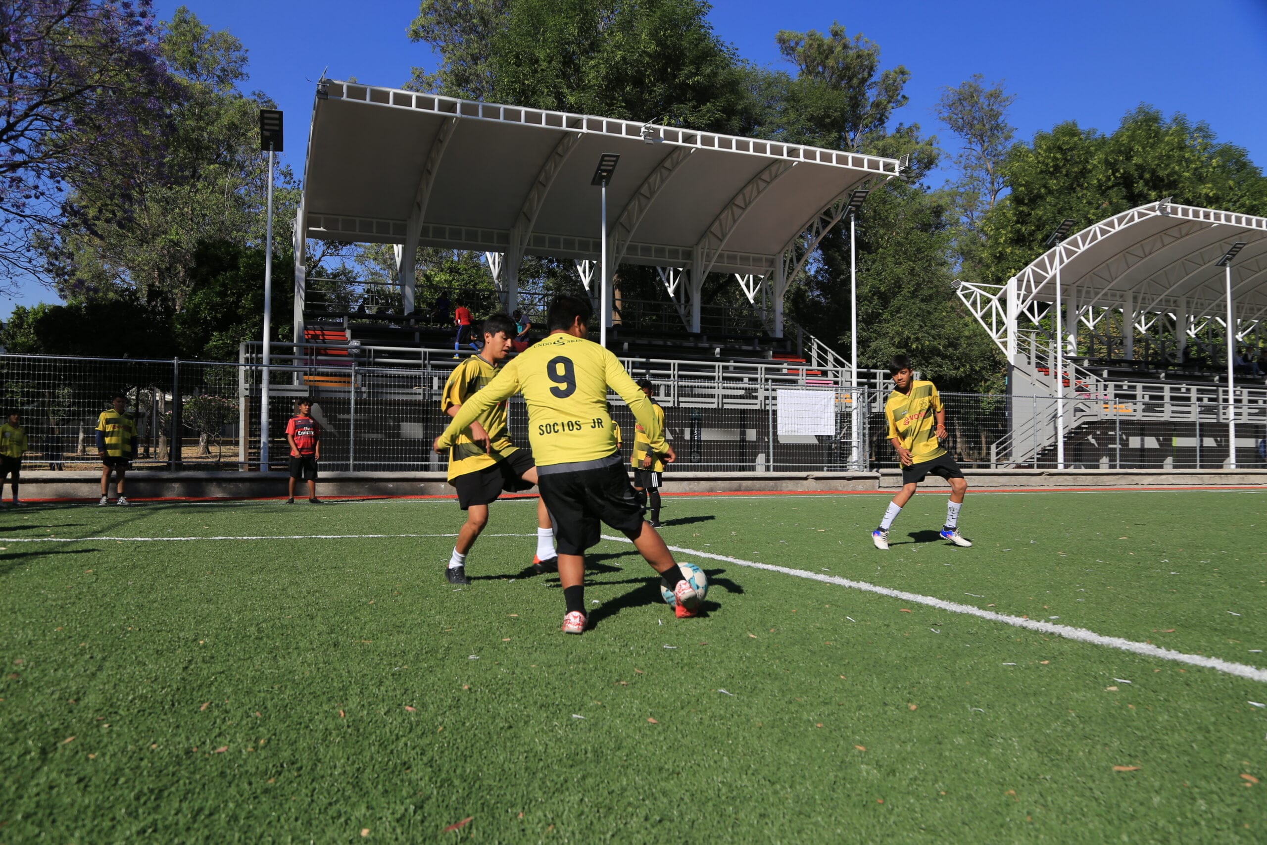 ¿Qué puedo hacer en un parque con cancha de fútbol?