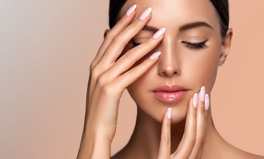 ¿Por qué las mujeres se preocupan por el arreglo de uñas?