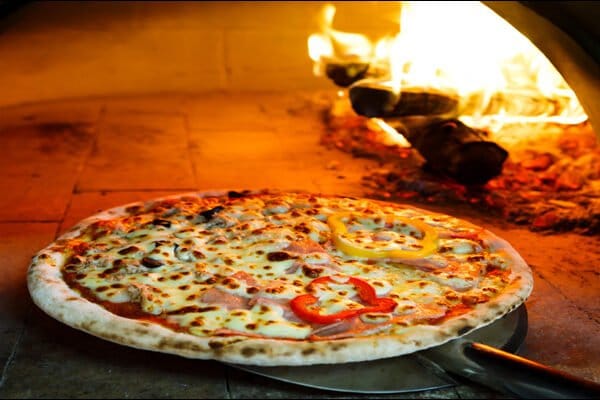 Pizza horno de leña cerca de mi ubicación