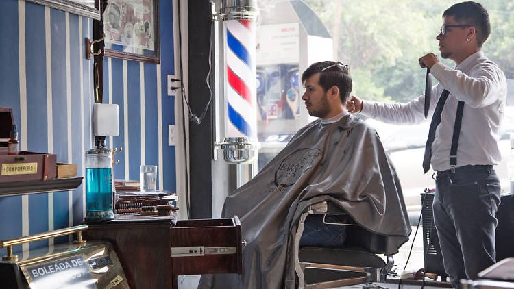 ¿Por qué buscar una barbería latina?