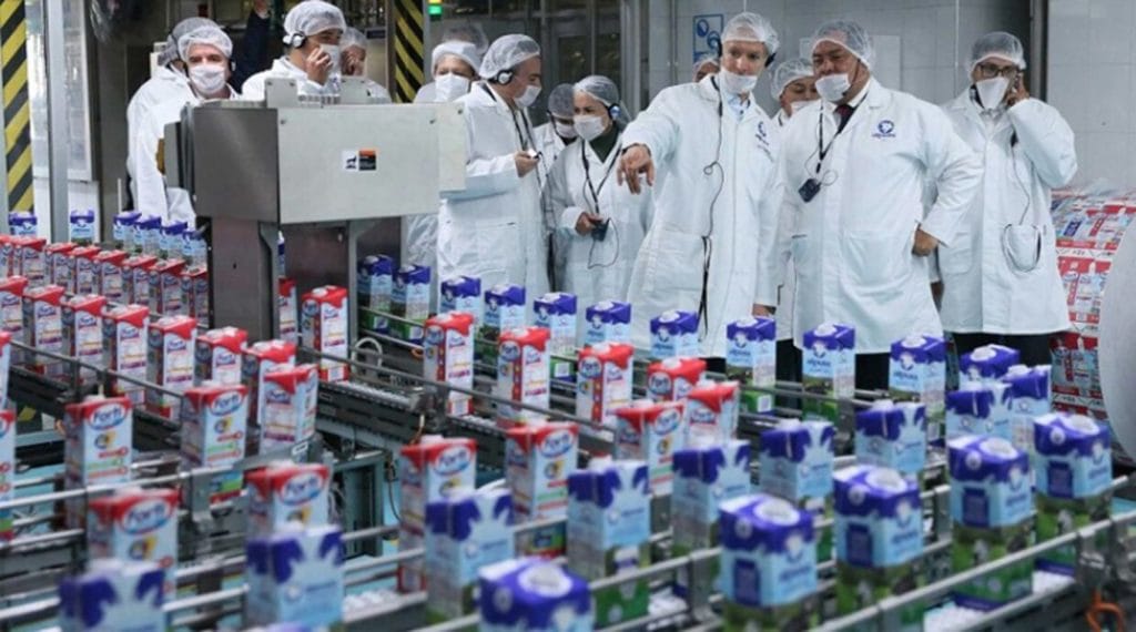 Quiénes pueden visitar una fábrica de leche