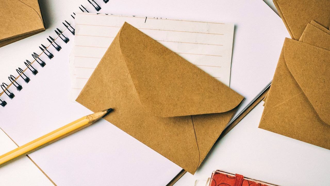 ¿Qué son las direcciones de correo postal y cómo funcionan?