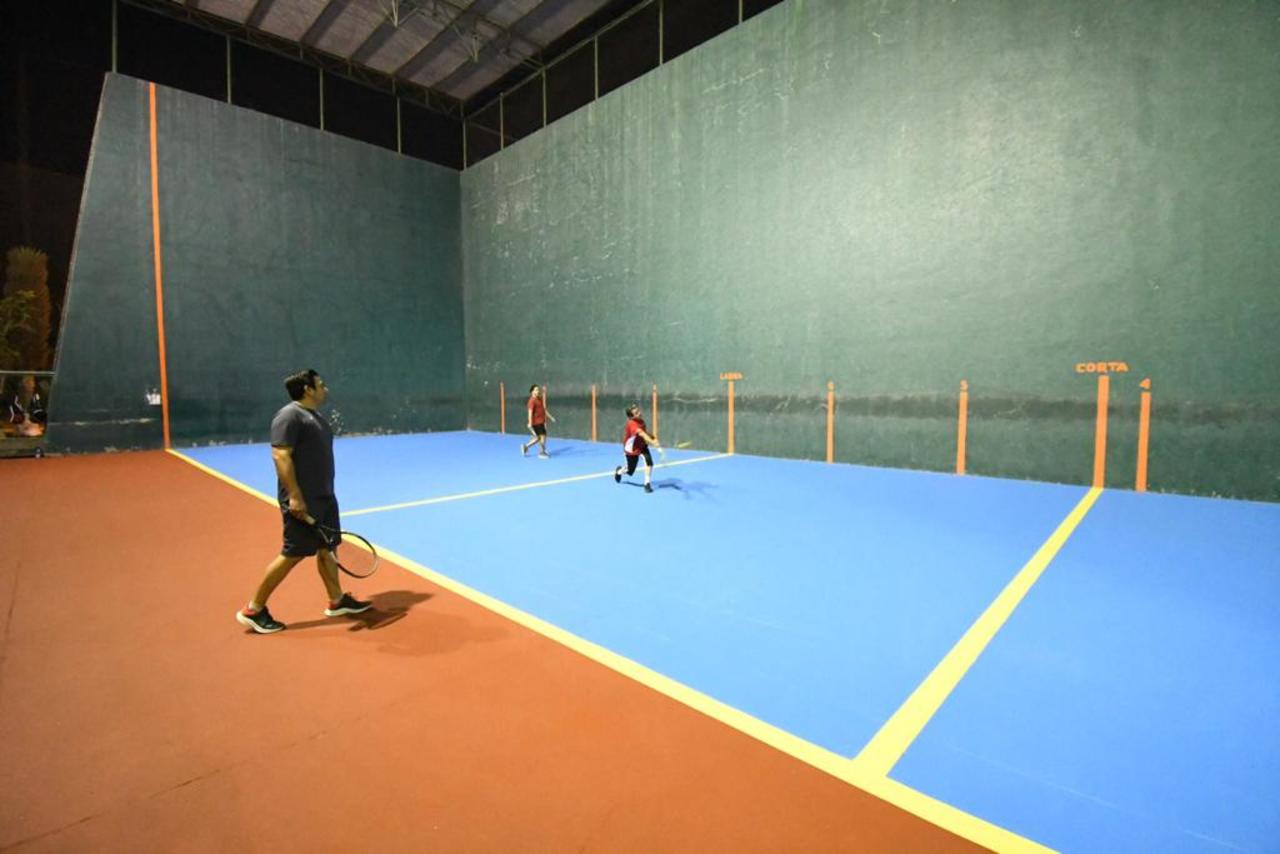 Cancha de frontenis cerca de mi ubicación
