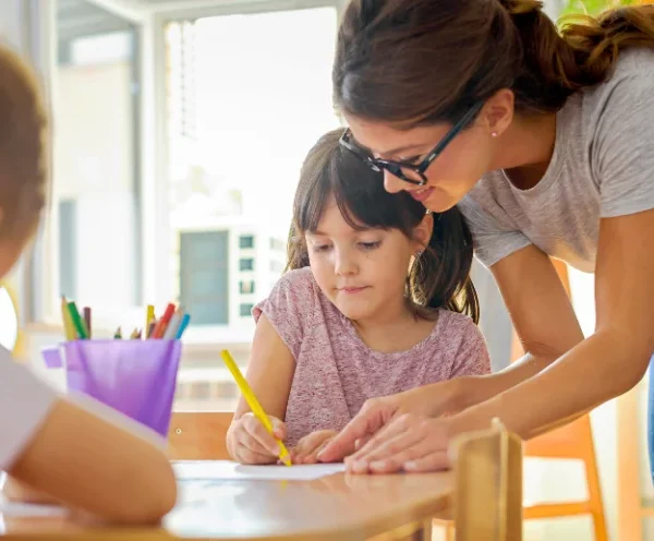 Qué diferencias hay entre una kinder guardería y una guardería tradicional