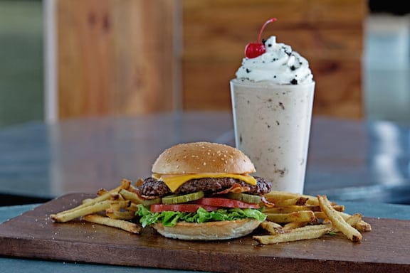 ¿Cómo elegir el mejor lugar para hamburguesas y malteadas en mi zona?